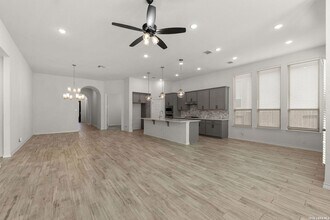 1732 Doubleday Ln in San Antonio, TX - Foto de edificio - Building Photo