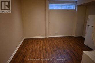 43 Pear Tree Mews in Toronto, ON - Building Photo - Building Photo