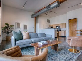 2502 Live Oak St, Unit ID910117 in Dallas, TX - Building Photo