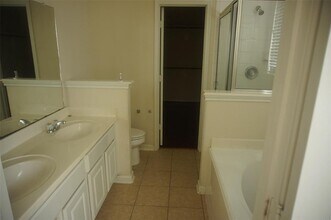 7450 Oakwood Canyon Dr in Cypress, TX - Building Photo - Building Photo