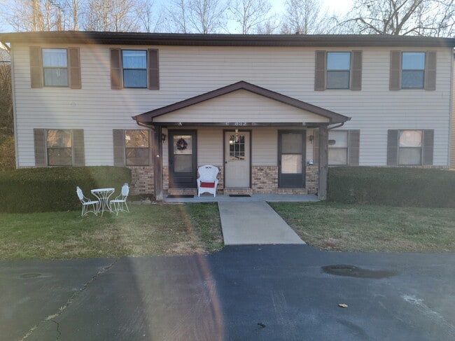 632 Westwood Dr S, Unit D