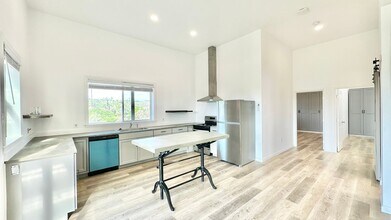 2831 Nuestra Ln in Fallbrook, CA - Foto de edificio - Building Photo