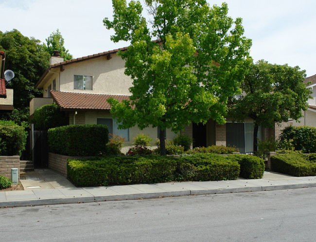 495 La Conner Dr in Sunnyvale, CA - Building Photo - Building Photo