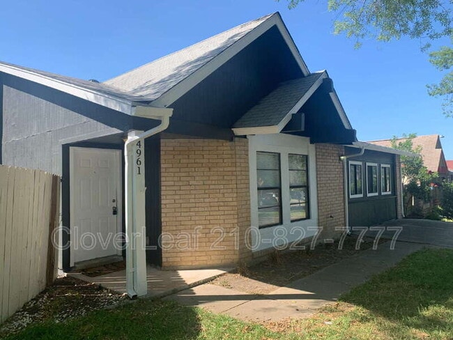 4961 Champlain Dr in San Antonio, TX - Foto de edificio - Building Photo