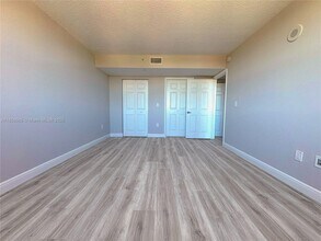 3000 Coral Way, Unit 816 in Coral Gables, FL - Foto de edificio - Building Photo