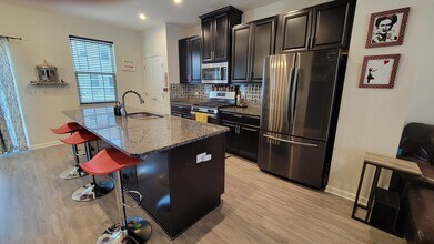 45 Nicholas Dr W in Des Plaines, IL - Foto de edificio - Building Photo