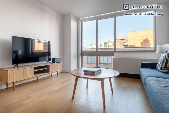 130 W 15th St in New York, NY - Building Photo - Building Photo