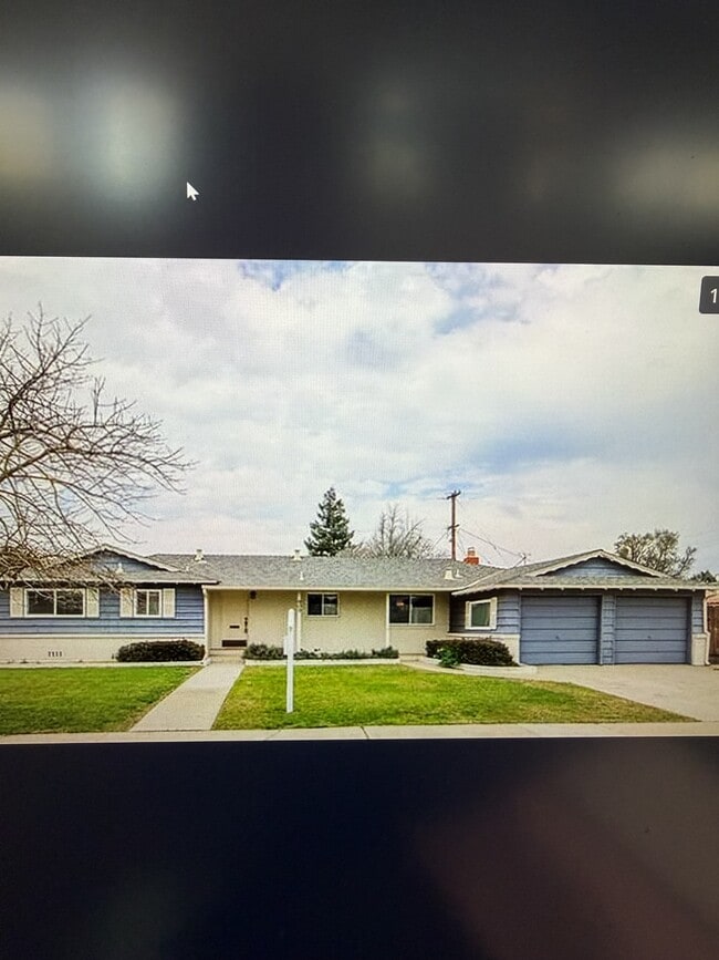 property at 909 Mt Vernon Dr