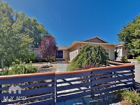 3450 Pierremont Rd in Reno, NV - Building Photo