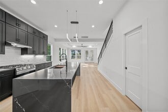 4321 Rogers St in Houston, TX - Building Photo - Building Photo