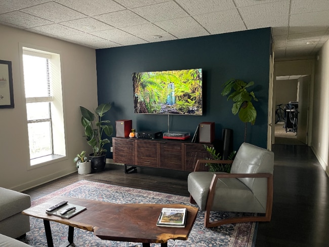 31 W Center St