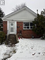 34 Inniswood Dr in Toronto, ON - Building Photo