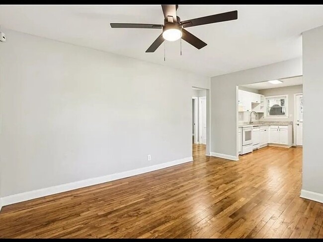 property at 3417 Glen Rd