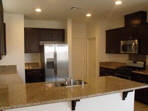 19845 Christopher Ln in Santa Clarita, CA - Building Photo - Building Photo