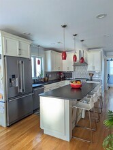 29 Cameron Ave, Unit B in Cambridge, MA - Foto de edificio - Building Photo