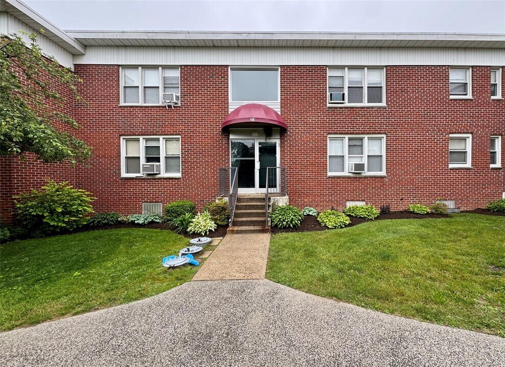 16 Arlington St in Yonkers, NY - Building Photo