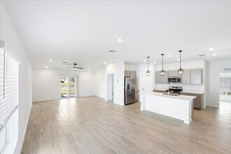 6331 Windwood Wy in Port St. Lucie, FL - Foto de edificio - Building Photo