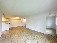 7195 NW 179th St in Hialeah, FL - Building Photo - Building Photo