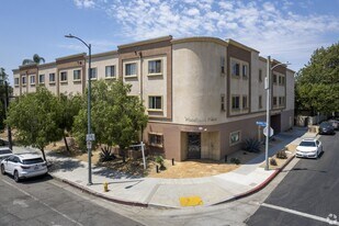 7061 Woodman Ave in Los Angeles, CA - Building Photo