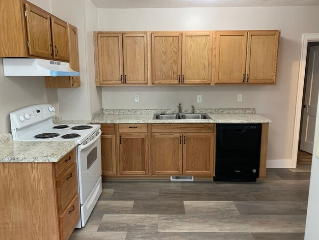 property at 305 S Cedar St