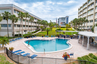 Harbour Club in Belleair Bluffs, FL - Building Photo - Building Photo