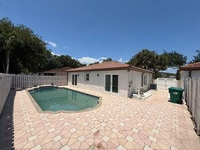 9130 NW 193rd St in Hialeah, FL - Building Photo - Building Photo