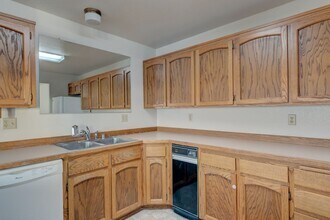 1410 SE Pioneer Way in Oak Harbor, WA - Building Photo - Building Photo