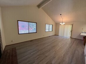 3041 SE Timberlake Dr in Hillsboro, OR - Building Photo - Building Photo