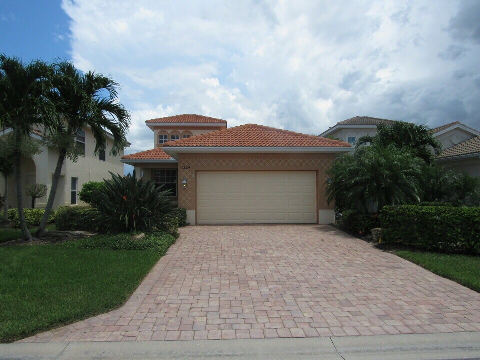 9224 Astonia Way in Ft. Myers, FL - Building Photo