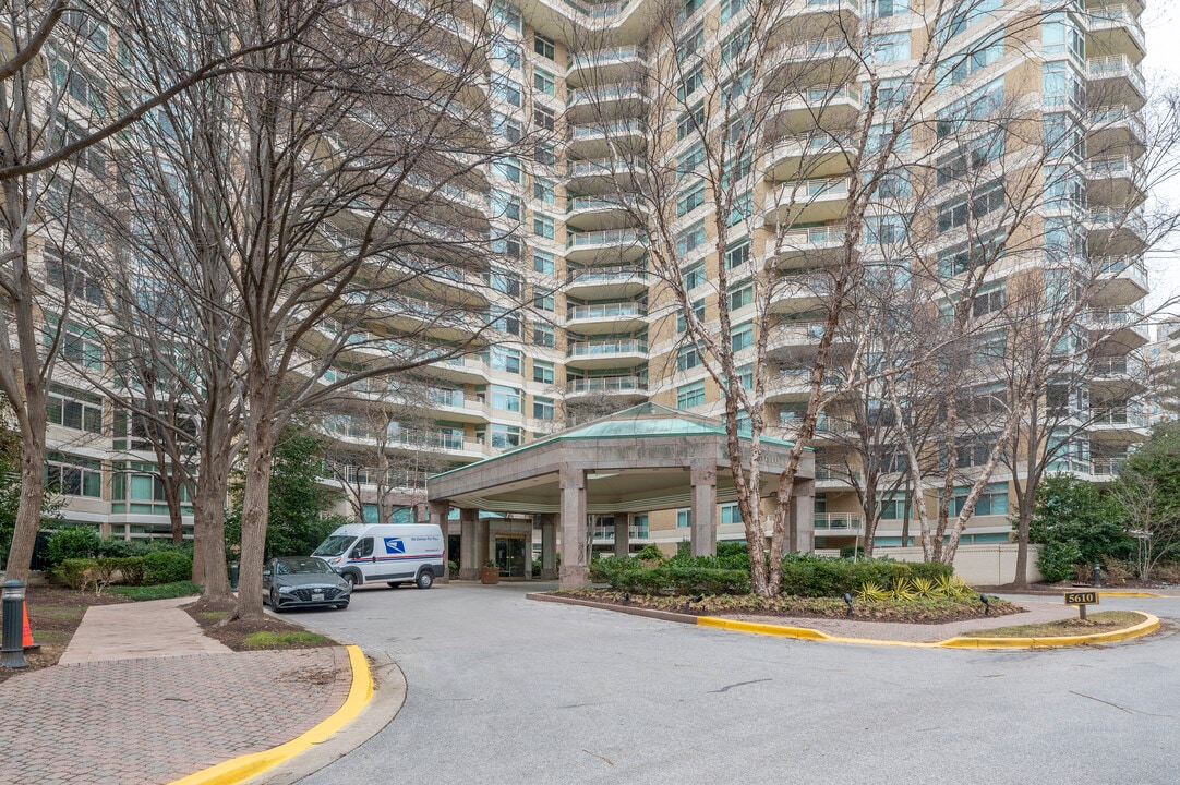 Somerset House in Chevy Chase, MD - Foto de edificio