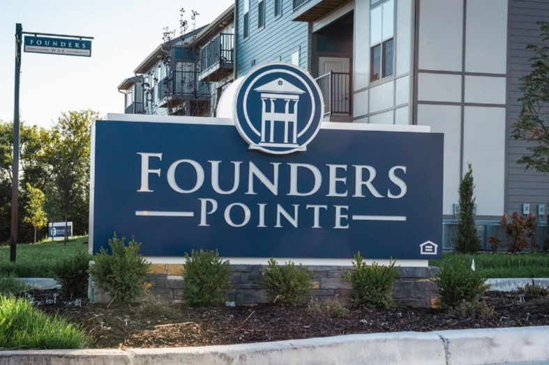 Founder's Pointe Apartments in Franklin, IN - Foto de edificio