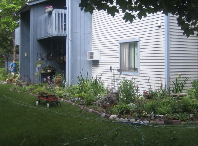 305 S Walnut St in Greenville, MI - Building Photo - Building Photo