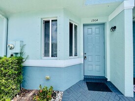 1904 Alamanda Way in Riviera Beach, FL - Building Photo