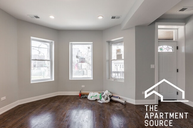 property at 3135 N Oakley Ave