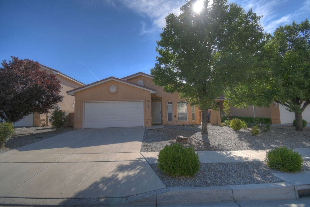 908 Tumulus Dr NW in Albuquerque, NM - Foto de edificio