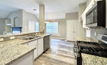 9926 Goldenglade Dr in Houston, TX - Building Photo - Building Photo