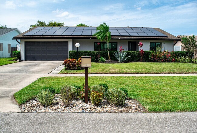 property at 5432 Sandhurst Cir S
