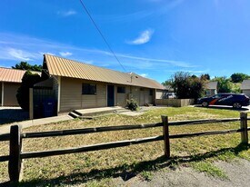 1204 N Brooklane St in Ellensburg, WA - Building Photo