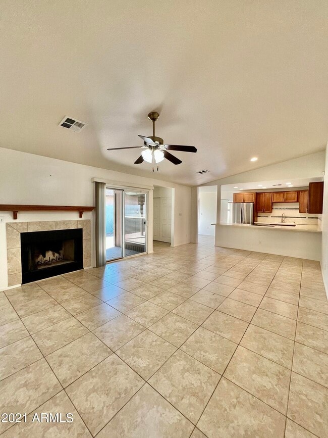 property at 3158 E Clarendon Ave