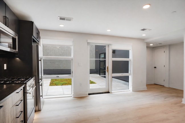 1716 14th St NW, Unit 44 in Washington, DC - Foto de edificio - Building Photo