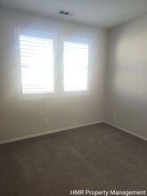 6386 Pegasus Ct in Eastvale, CA - Foto de edificio - Building Photo