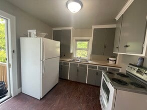 206 N Lawe St, Unit Upper 2 in Appleton, WI - Building Photo - Building Photo