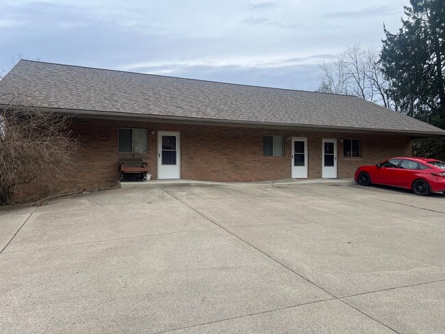 2370 Old River Rd, Unit F in Zanesville, OH - Building Photo - Building Photo