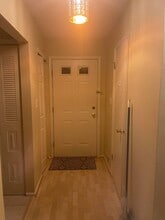 36 Townsend Ct in Franklin Park, NJ - Foto de edificio - Building Photo