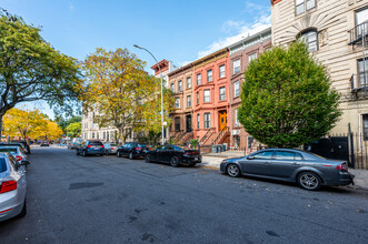 17 Mac Donough St in New York, NY - Foto de edificio - Building Photo