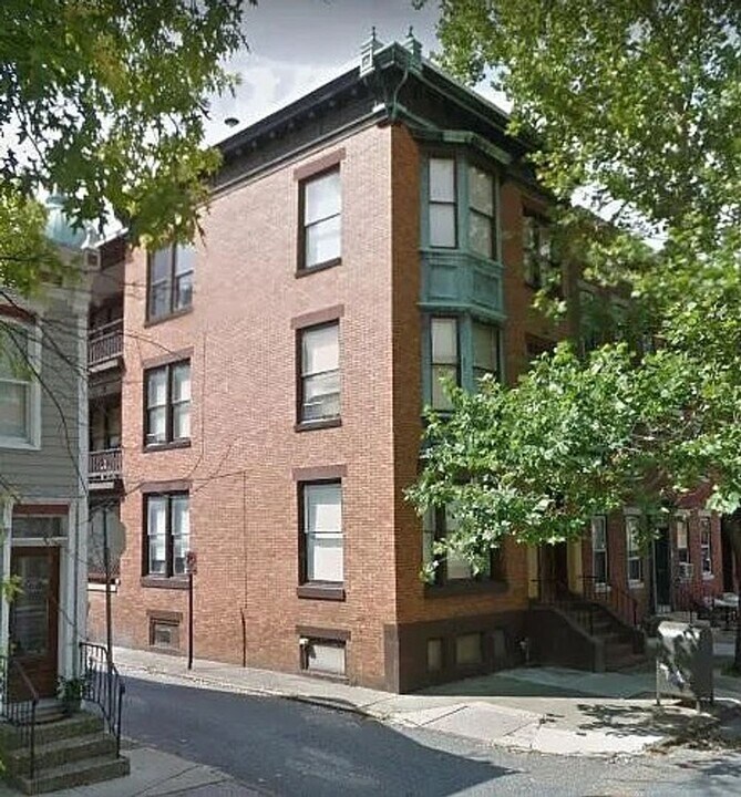 239 North St-Unit -239 North St - Apt 3 in Harrisburg, PA - Building Photo