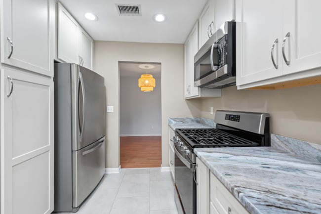 240 W Lorraine Dr in Mary Esther, FL - Building Photo - Building Photo