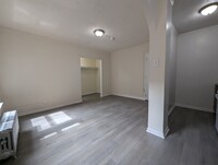 5451 N Kenmore Ave, Unit #5417-305 in Chicago, IL - Building Photo - Building Photo