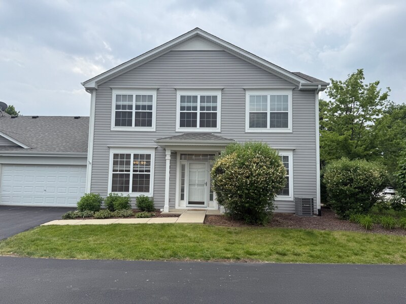 104 W Park Ave in Sugar Grove, IL - Building Photo