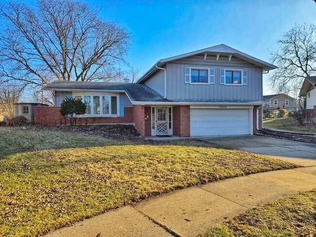 15251 Colina Ave in Oak Forest, IL - Building Photo - Building Photo